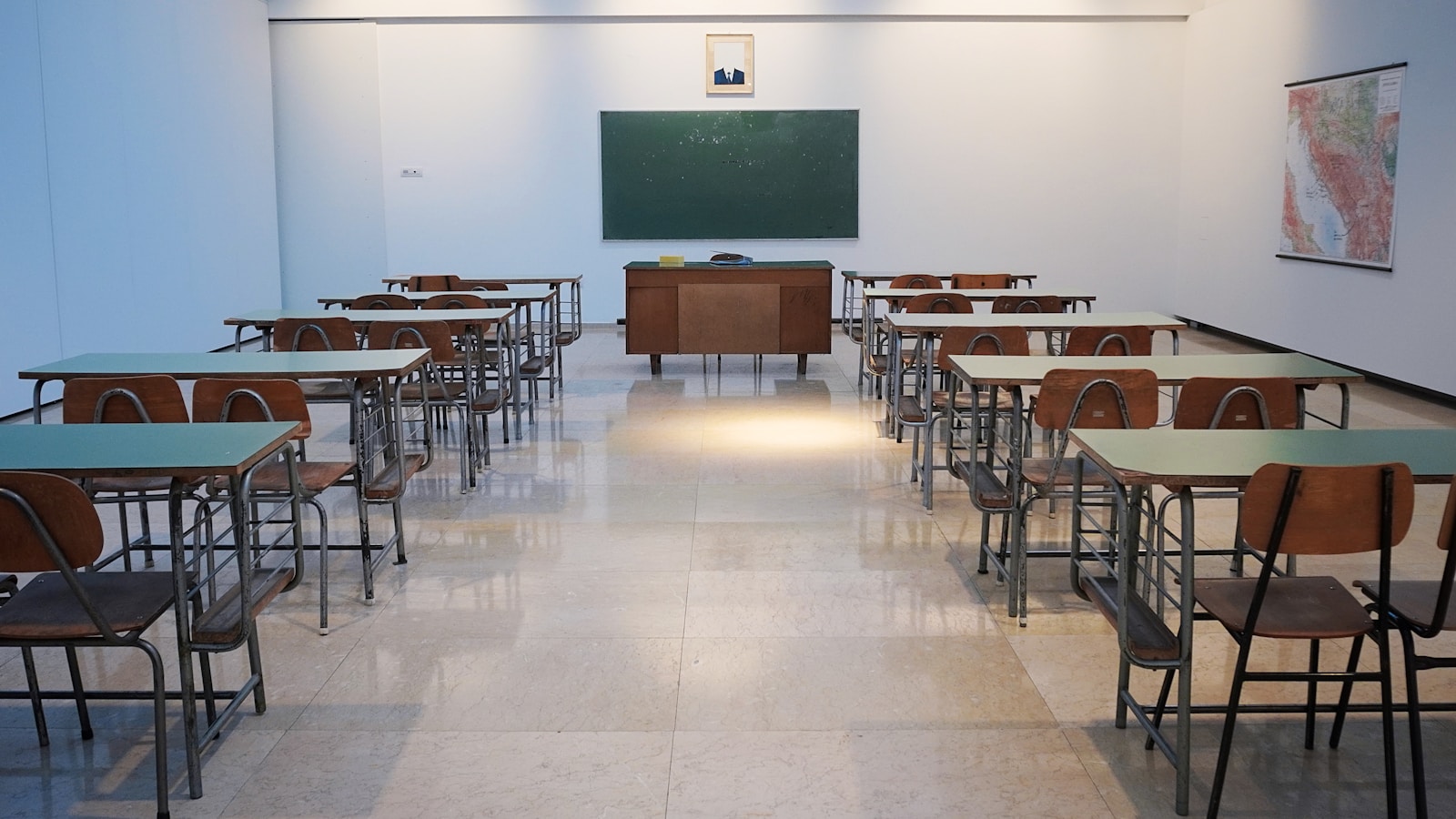 Empty classroom prepared for students returning to school in Oregon, featured in the Oregon back-to-school guide 2026